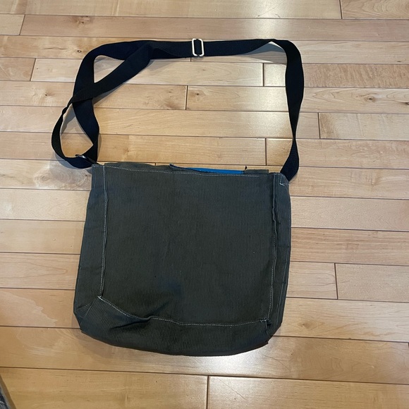 Fun Corduroy Monster bag - Picture 6 of 6